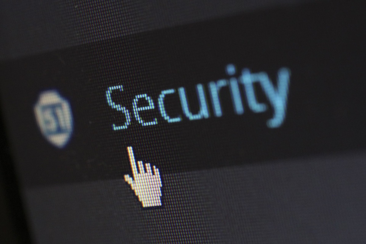 Pantalla con la palabra Security que representa la validación de controles de ciberseguridad